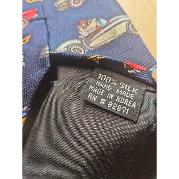 Looney Tunes 1999 Bugs Bunny Daffy Duck Taz Classic Cars Tie Warner Bros Studio - Picture 8 of 10